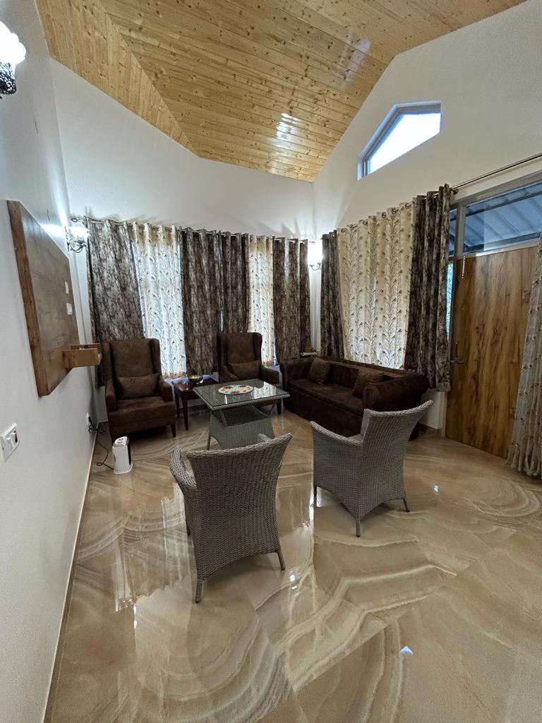 Idyllic Private Cottage w/King Bed + Mountain view - Housity
