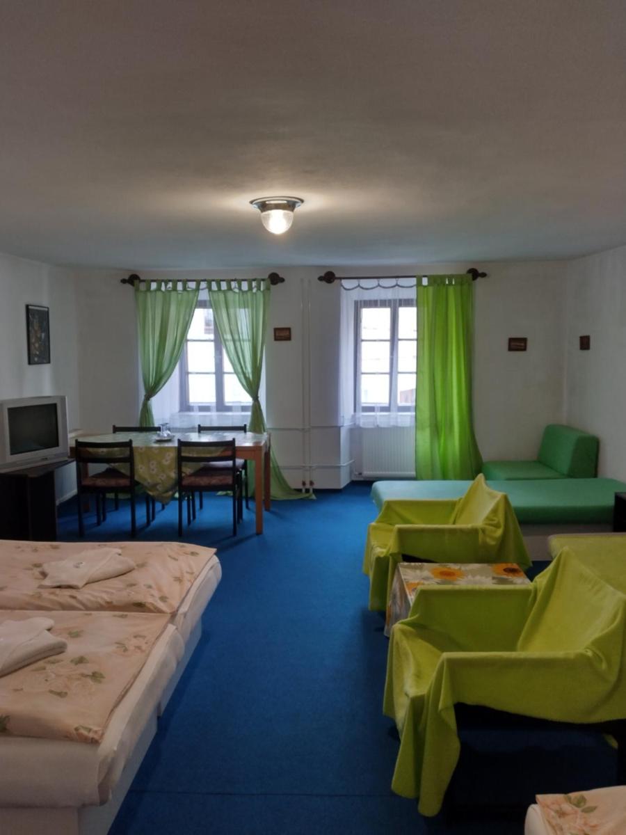 Hotel Parkán - Housity