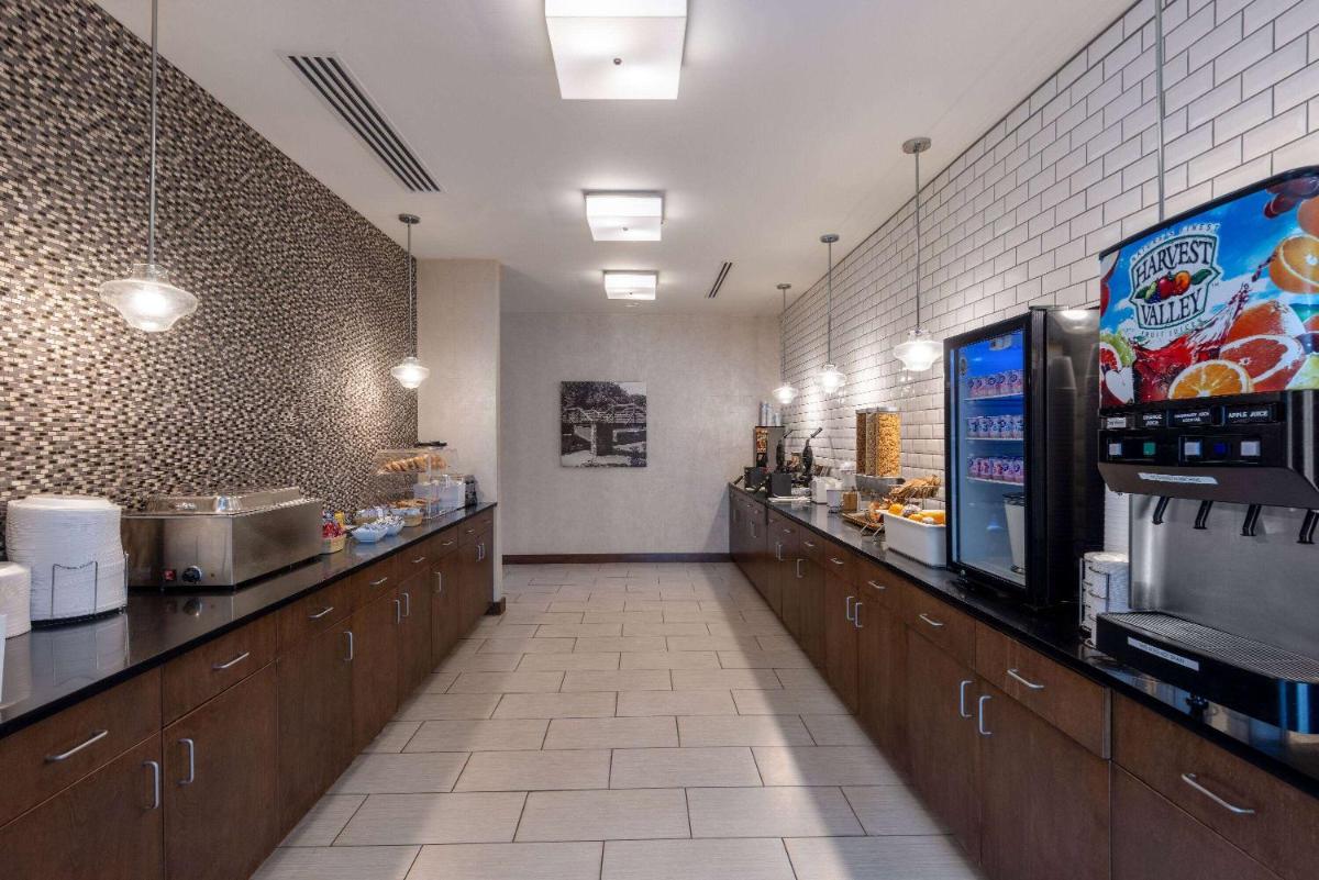 La Quinta by Wyndham Morgantown - Housity