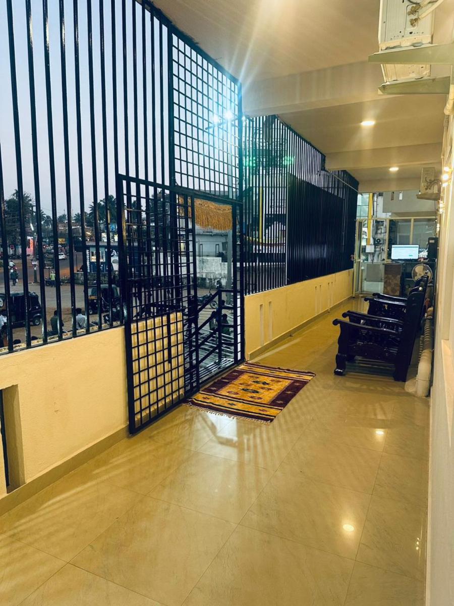 YATRI NIVAS SAGARA ( AC AND NON-AC DELUXE ROOMS) - Housity