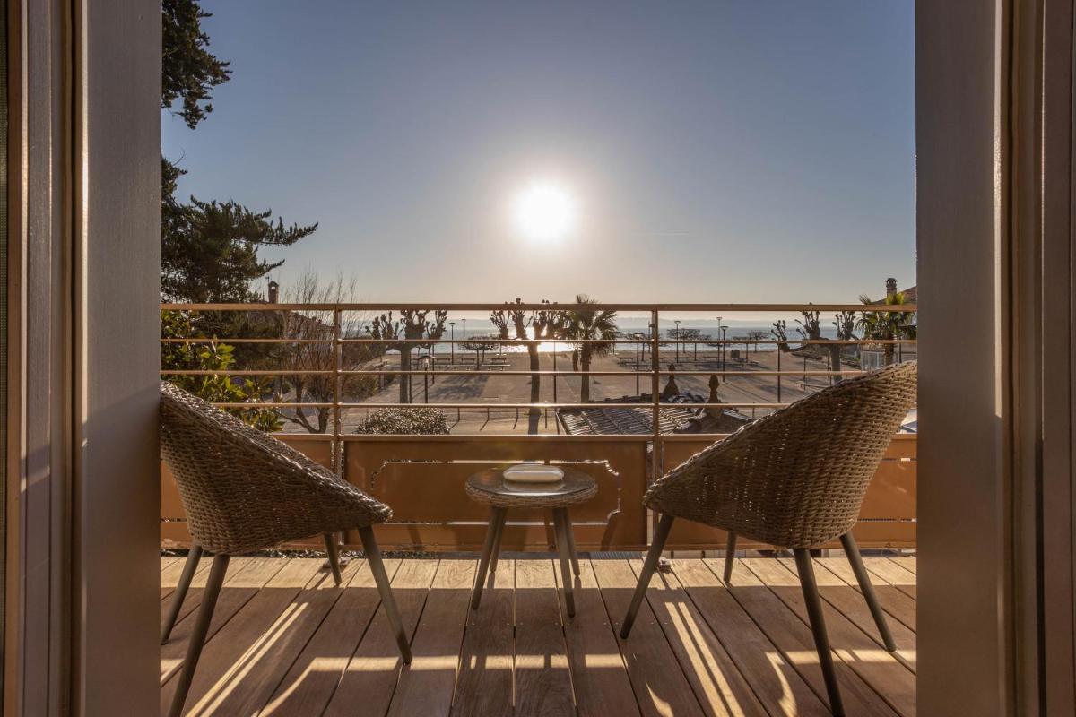 Balcon ou terrasse dans l'établissement Hôtel Côté Sable