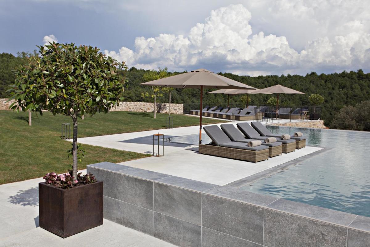 Piscina en o cerca de La Vella Farga Hotel