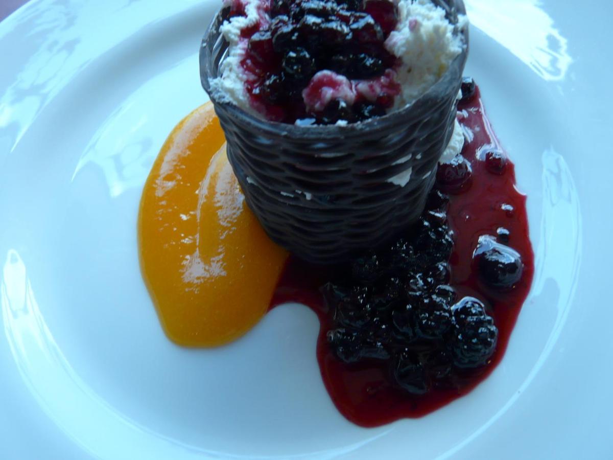Comida en o cerca de este hotel