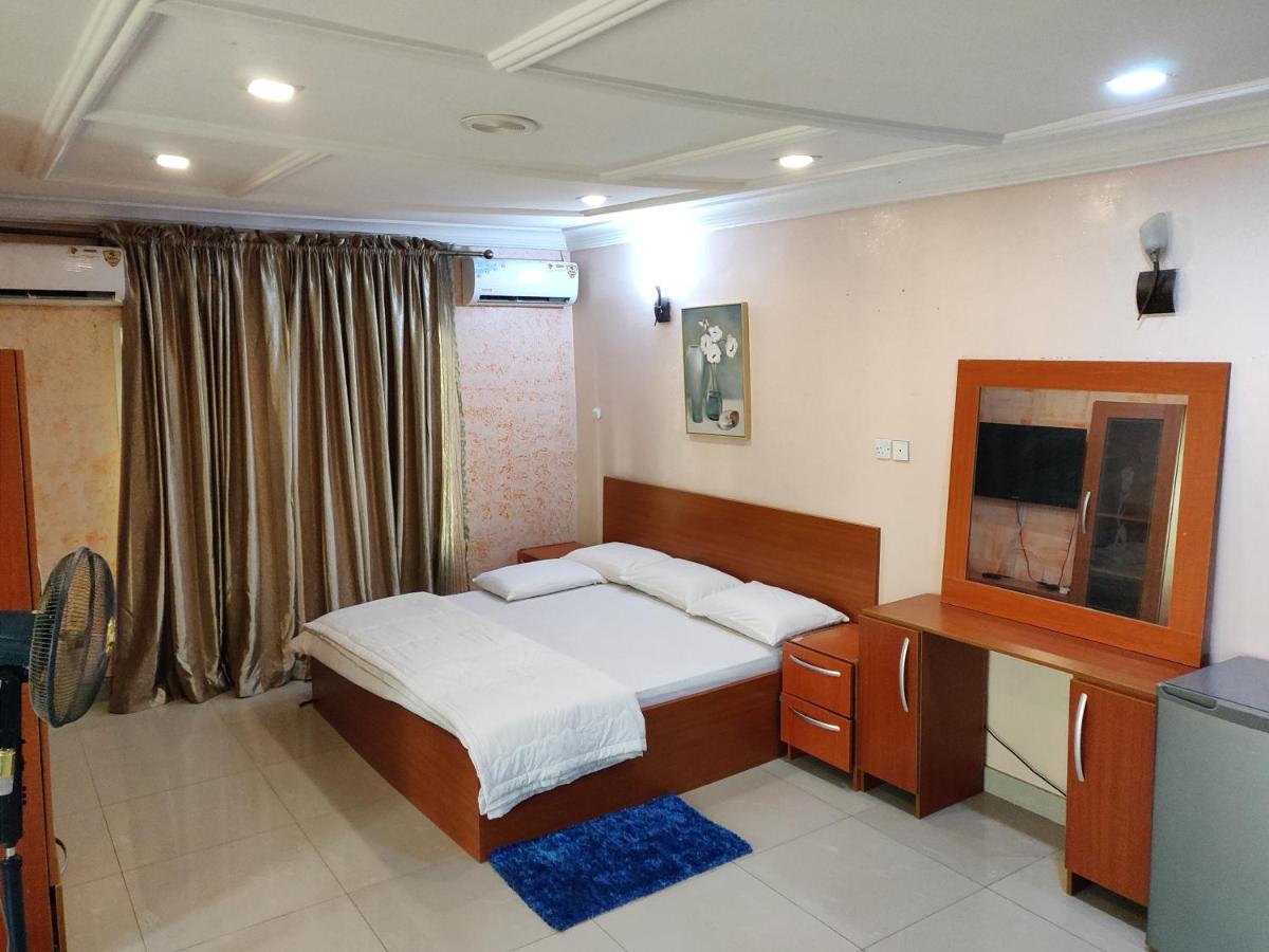 Suitetrails - Eny's Place, 3 Bedroom Service Duplex Apartment