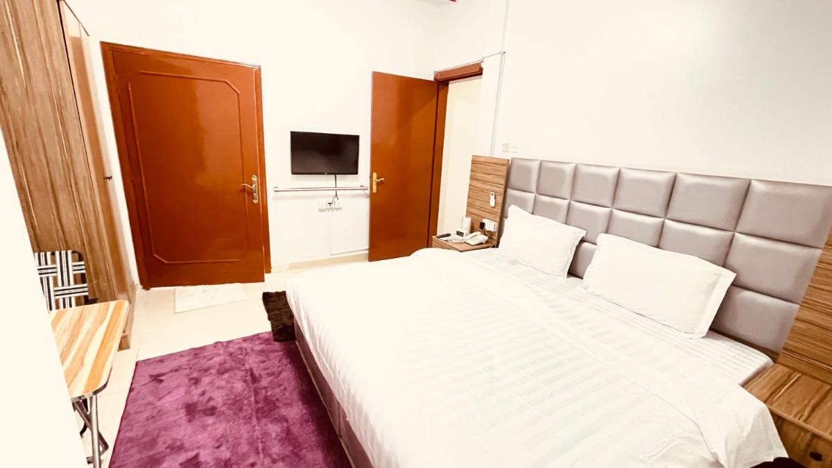 Al Quba Al Thahbia Hotel Suites 2 - Housity