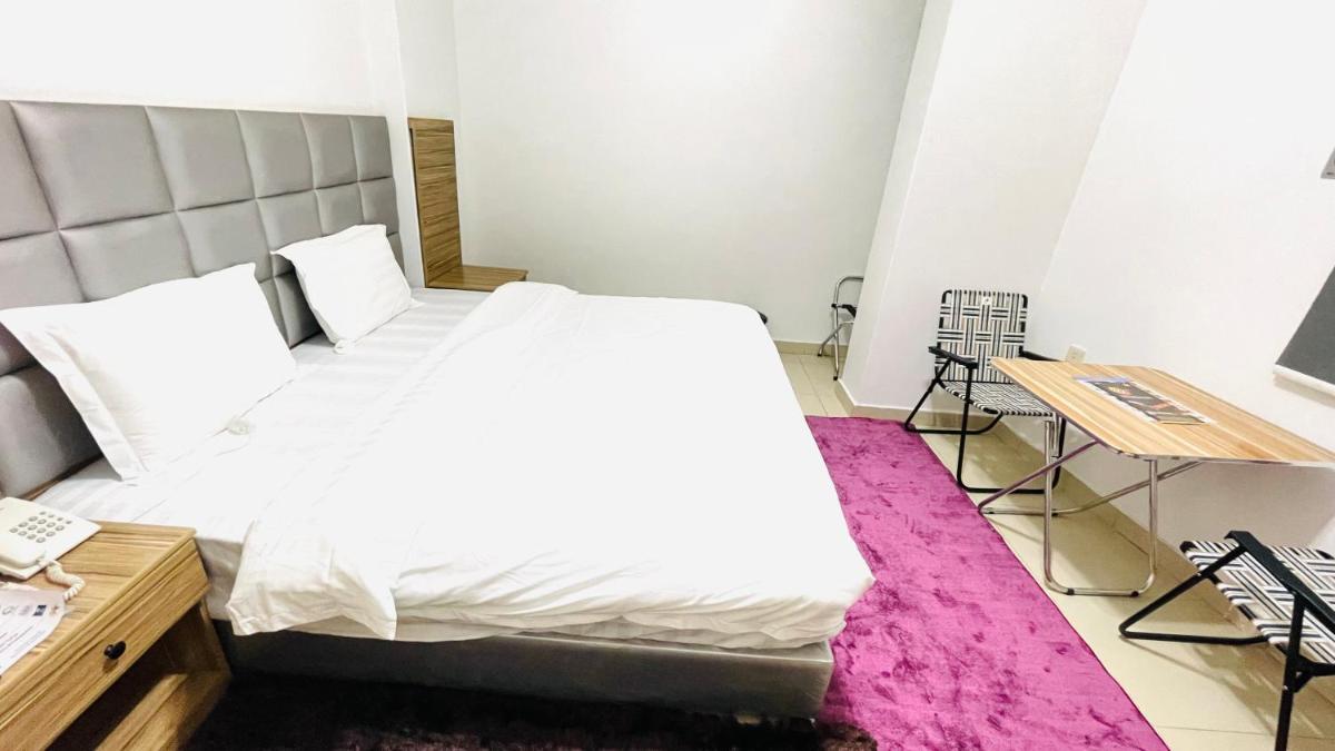 Al Quba Al Thahbia Hotel Suites 2 - Housity