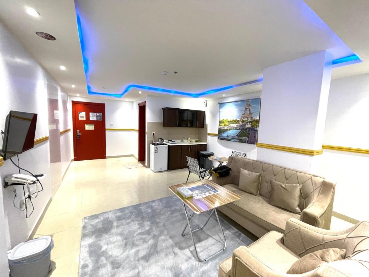Al Quba Al Thahbia Hotel Suites 2 - Housity