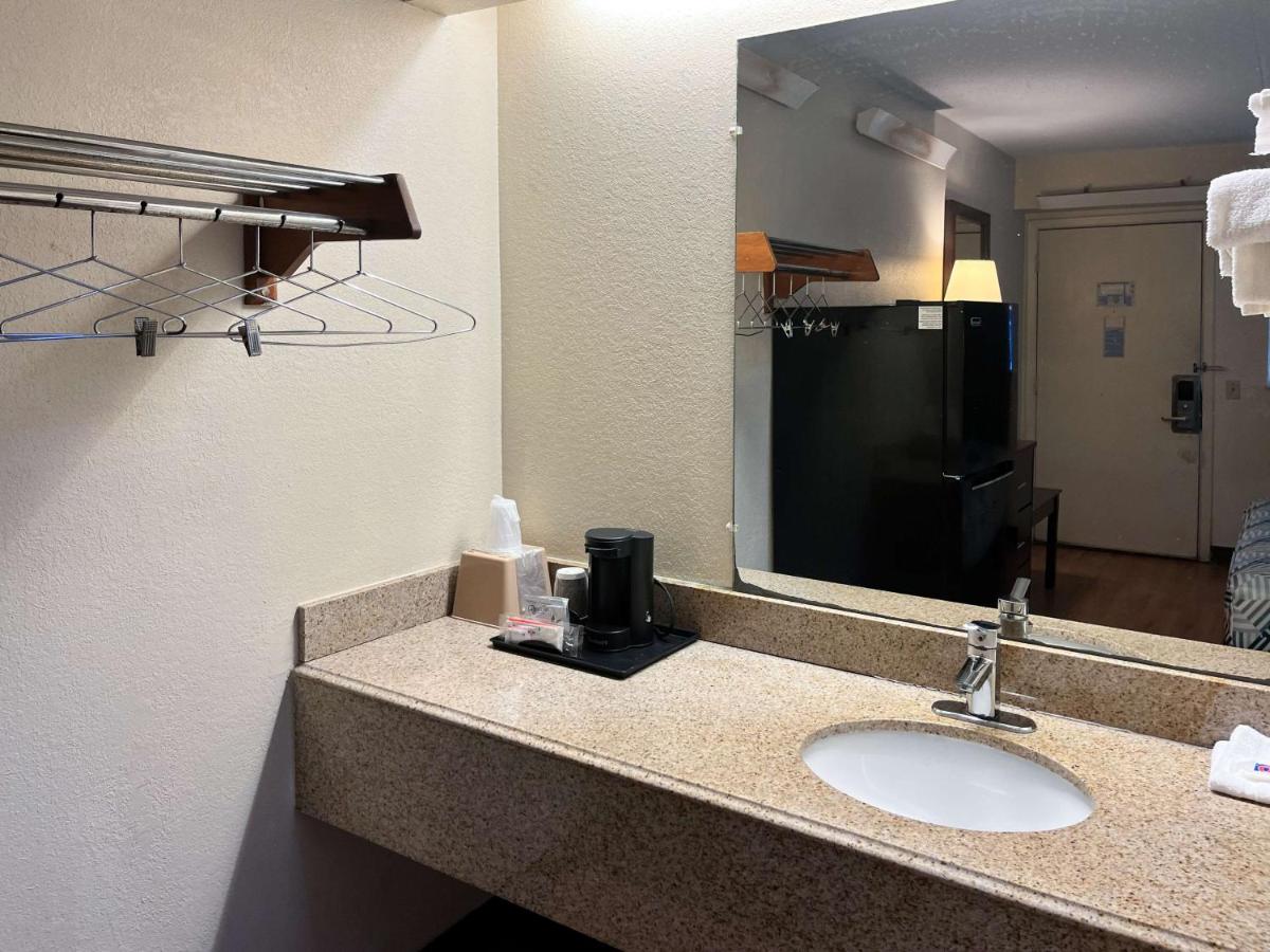 Studio 6 Suites Shreveport, LA Industrial Loop - Housity