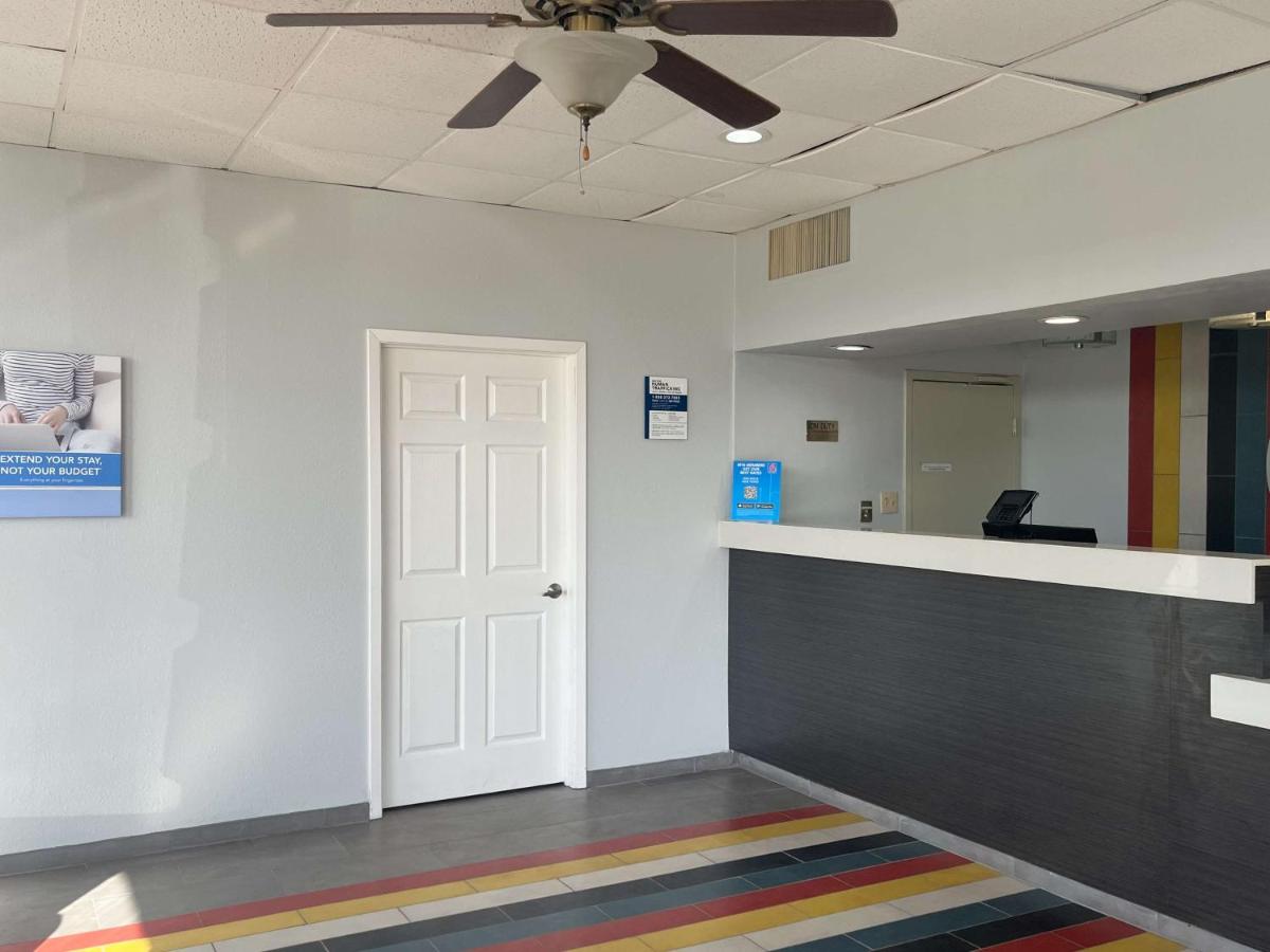 Studio 6 Lake Jackson, TX - Housity