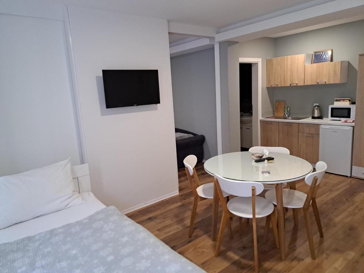 Villa Flower with Free Onsite Parking - Hizvo