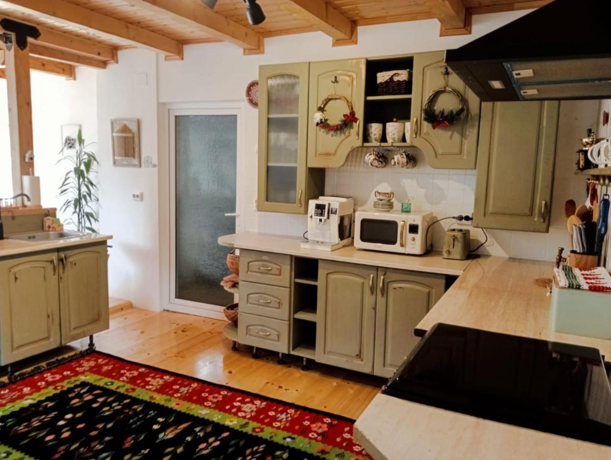 Grădina cu povești - Housity