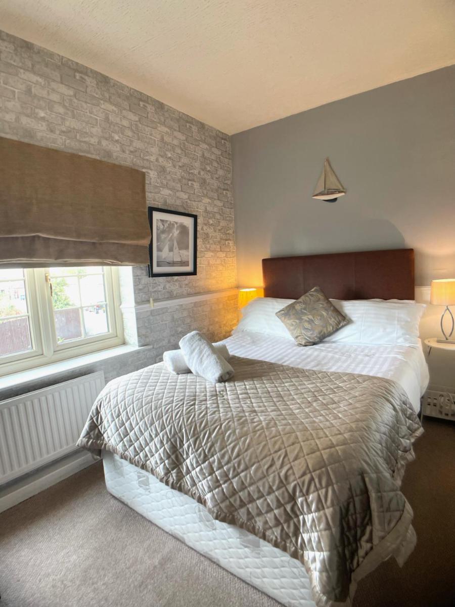 The Lawns Hotel - Housity