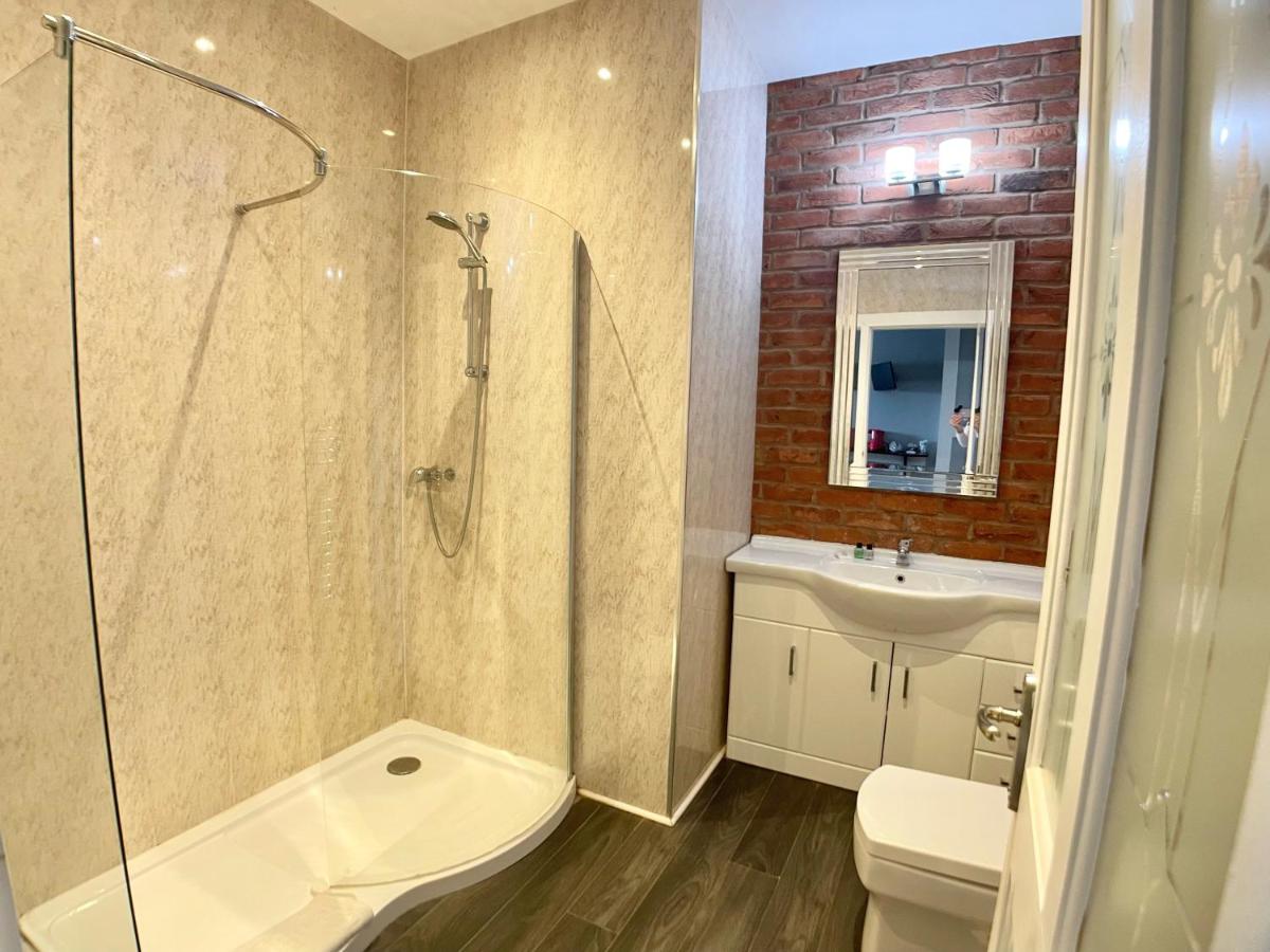 The Lawns Hotel - Housity