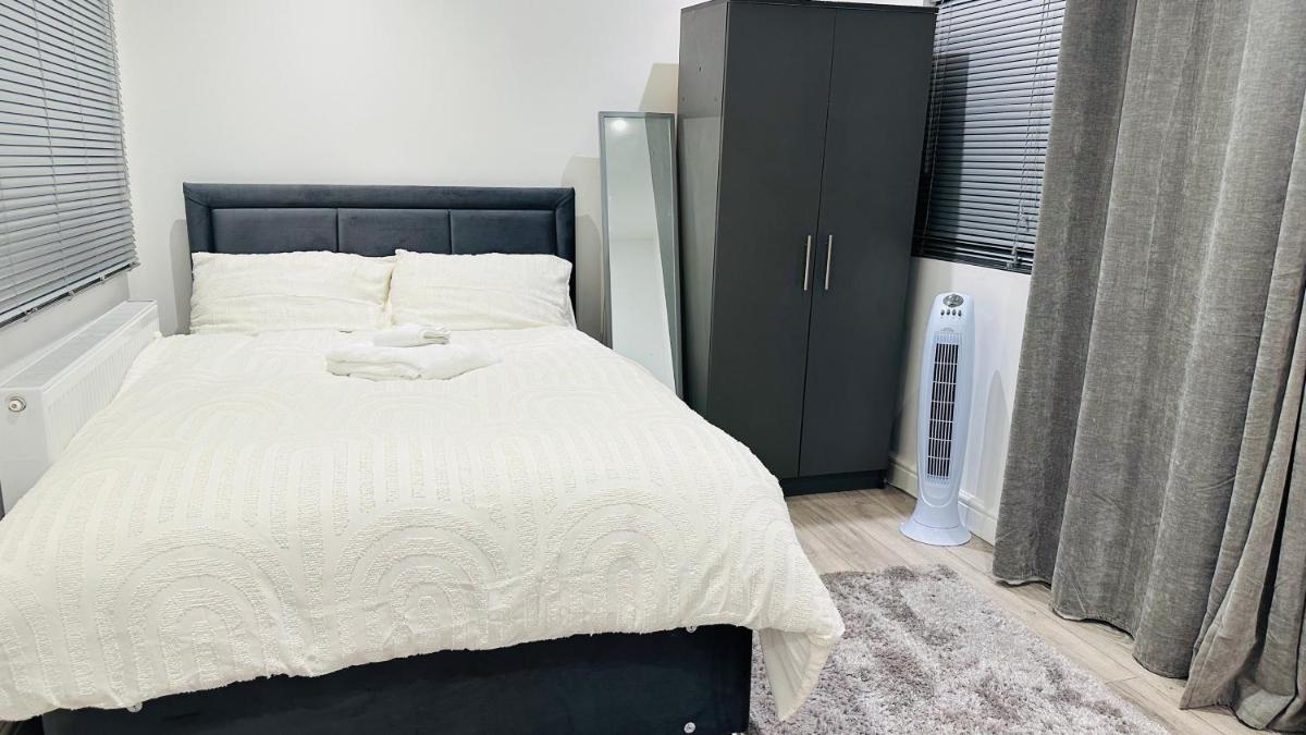 COSY AND COMFY DOUBLE ROOM - Housity