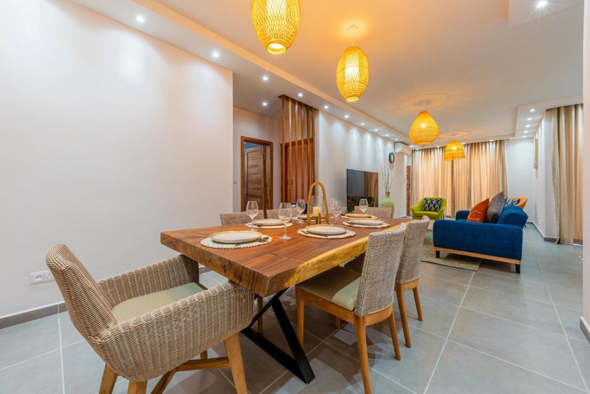 Suitetrails - High end, luxury and cosy holiday apartment with pool and close to the beach