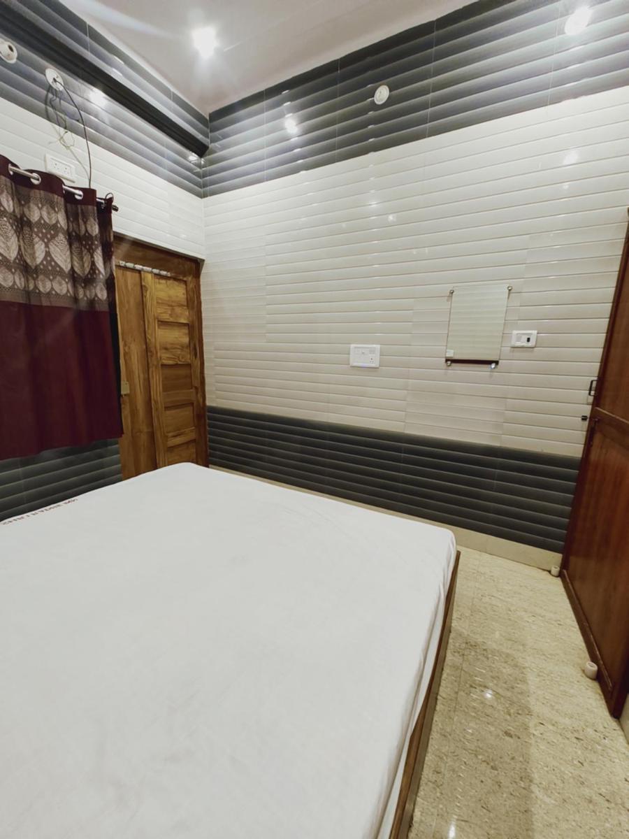 Shree Radhe Inn - Housity