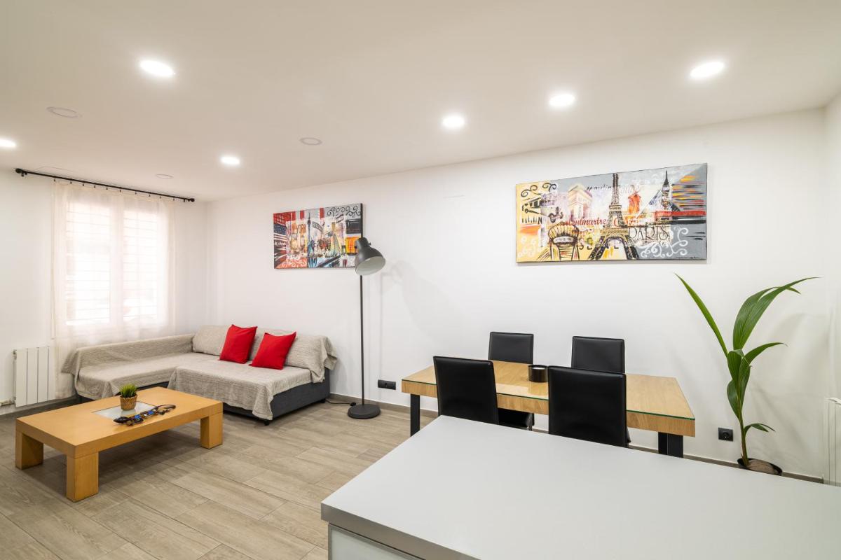 Luxury Beach Apartment, next to the sea - Housity