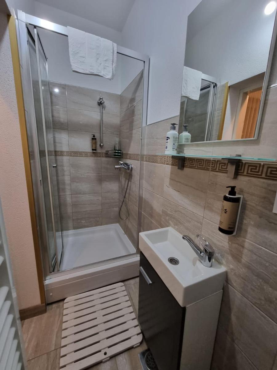 Apartmani Li - Housity