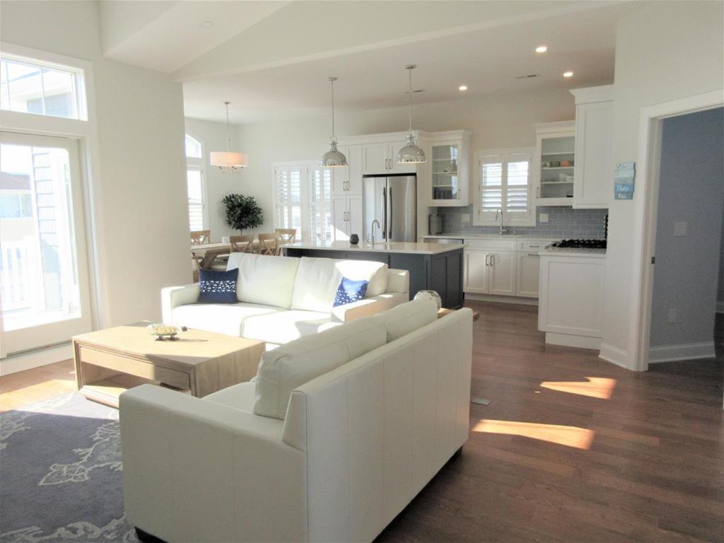 Beautiful New Construction 4 Bedroom 3,5 Bath Home In Holgate - Housity