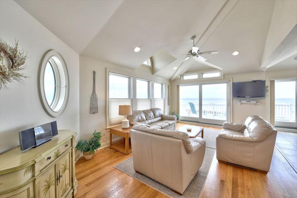 Spectacular Views Surf City Ocean Front With 6 Bedrooms, Great Beach!! - Housity