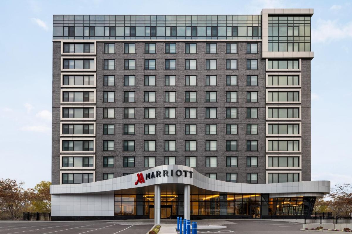 Marriott New York JFK Airport - Housity