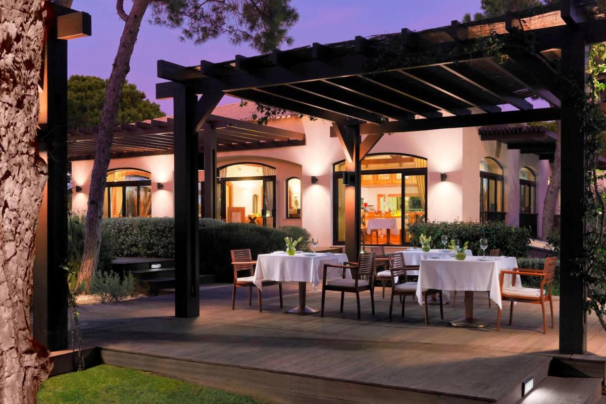 Um restaurante ou outro lugar para comer em Pine Cliffs Hotel, a Luxury Collection Resort, Algarve