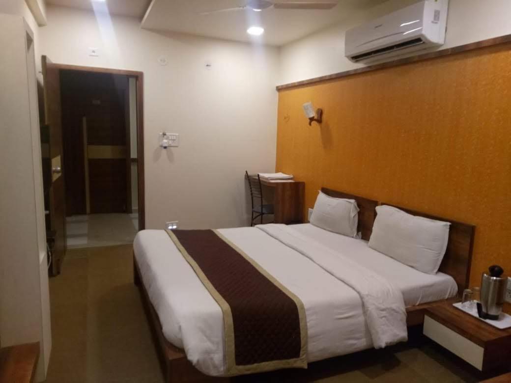 HOTEL PLATINUM - Housity
