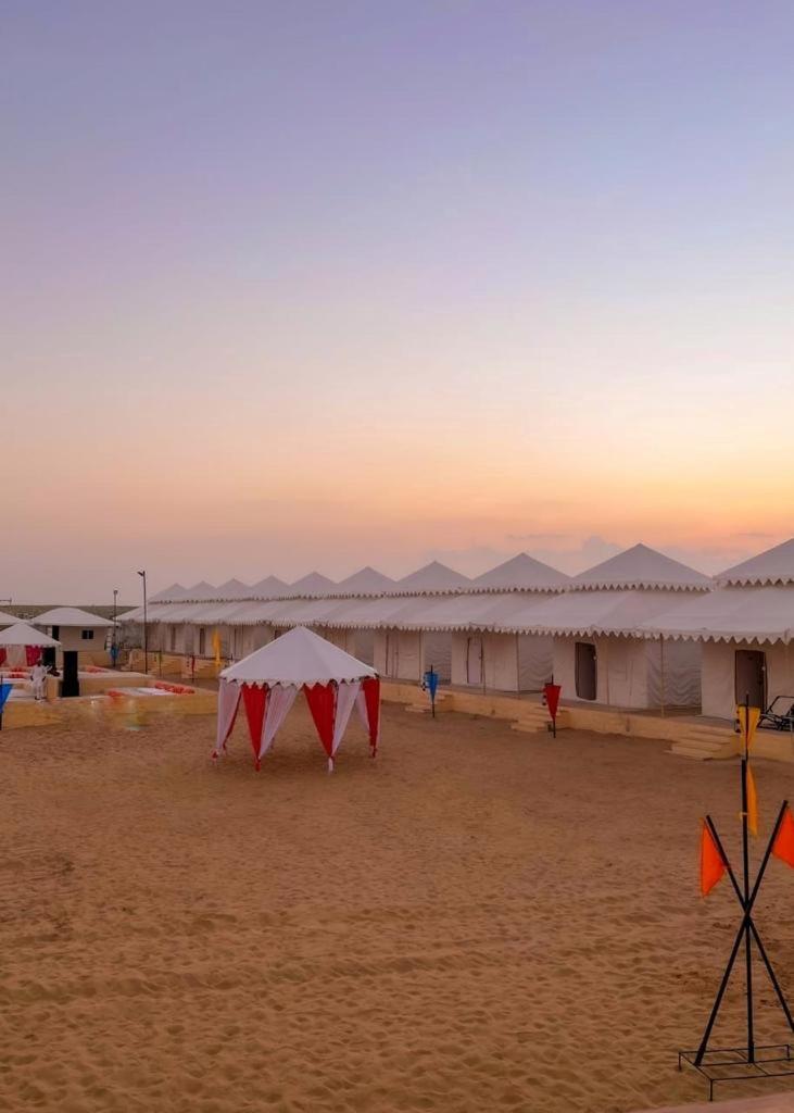 Best Desert Camp In Jaisalmer Red Velvet - Housity