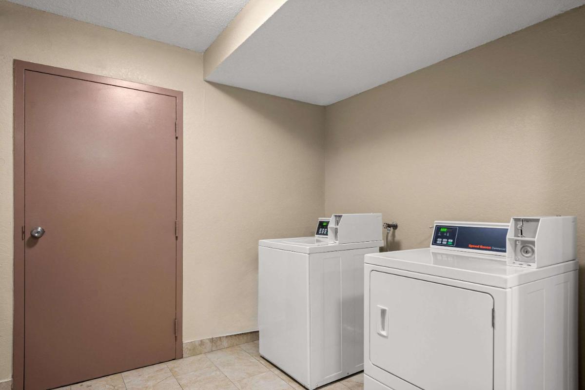 Quality Inn Sarasota I-75 - Housity