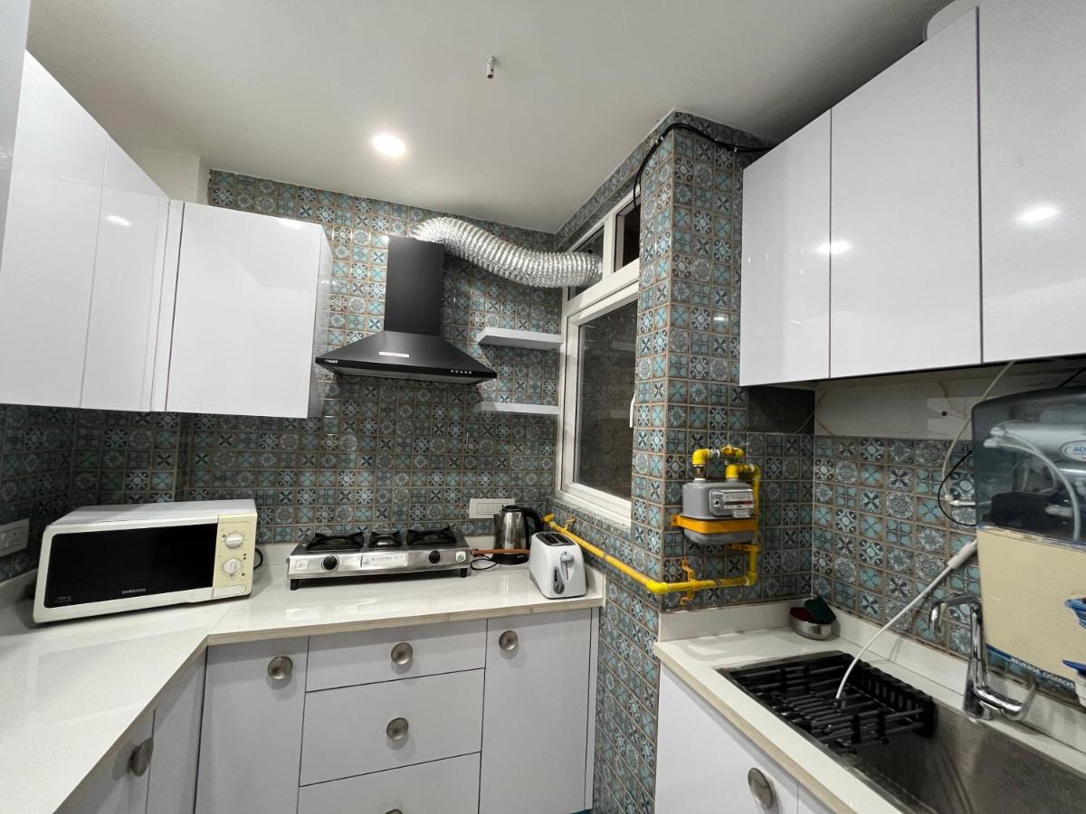 Suitetrails - Fully Furnished Comfortable Rooms in Hauz Khas - Woodpecker Apartments