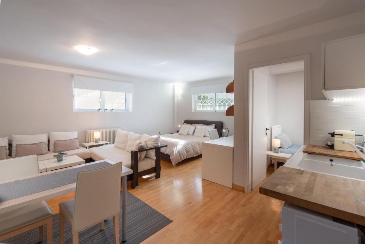 Bright, Cosy Studio close to Glyfada Beach & Center - Housity