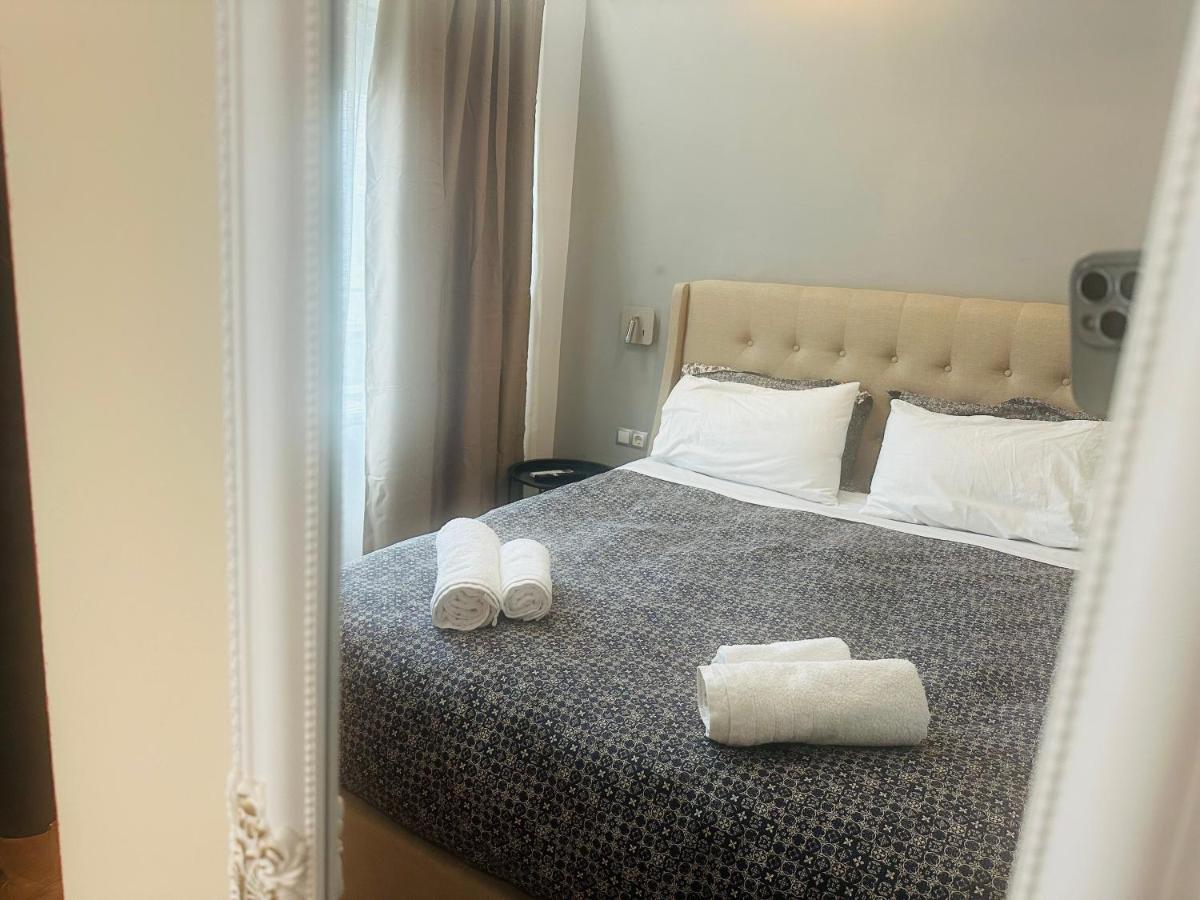 Royal Red suite No2 PIRAEUS PORT - Housity