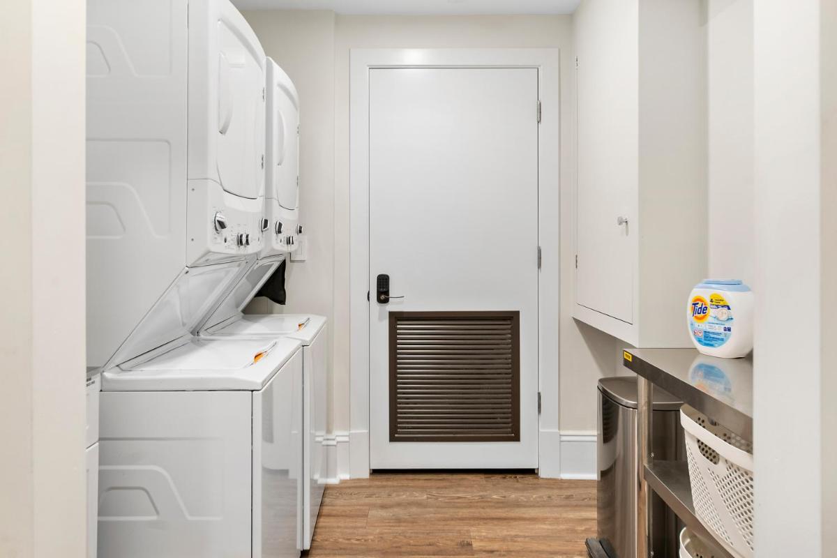 Charlesgate Suites - Housity