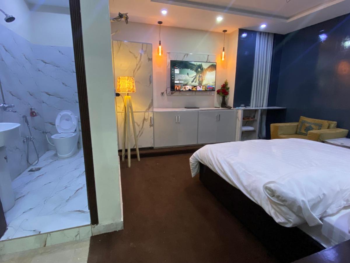 Hotel Holiday - Housity