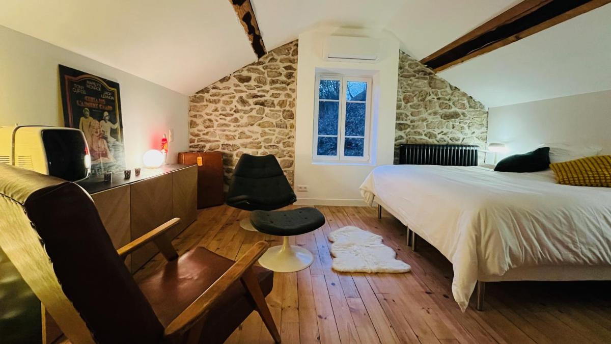 Villa Les Roches d'Yzeron - Housity