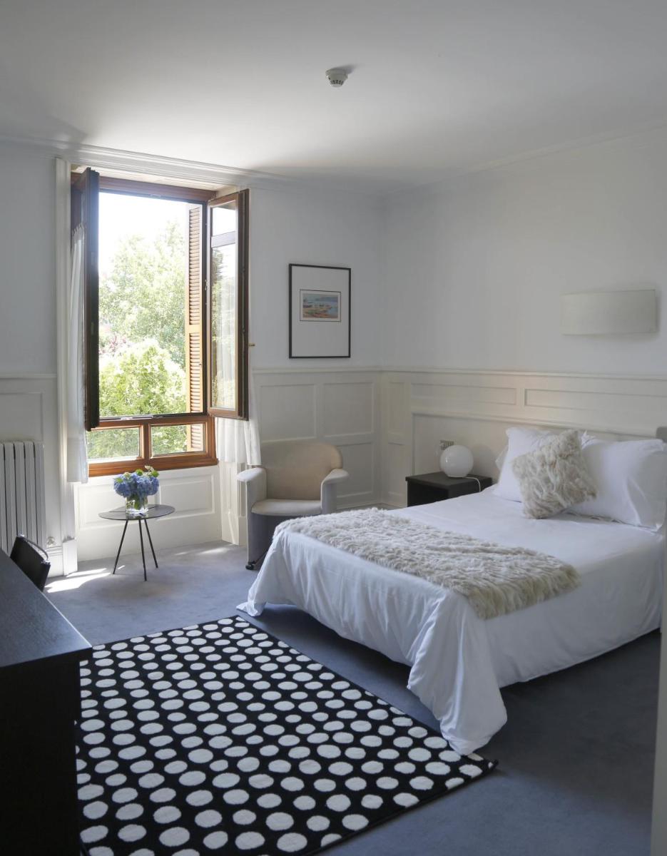 Hotel Olajauregi - Housity