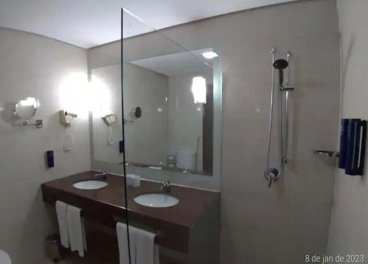 Dom Pedro Laguna Beach Resort & Golf - Housity