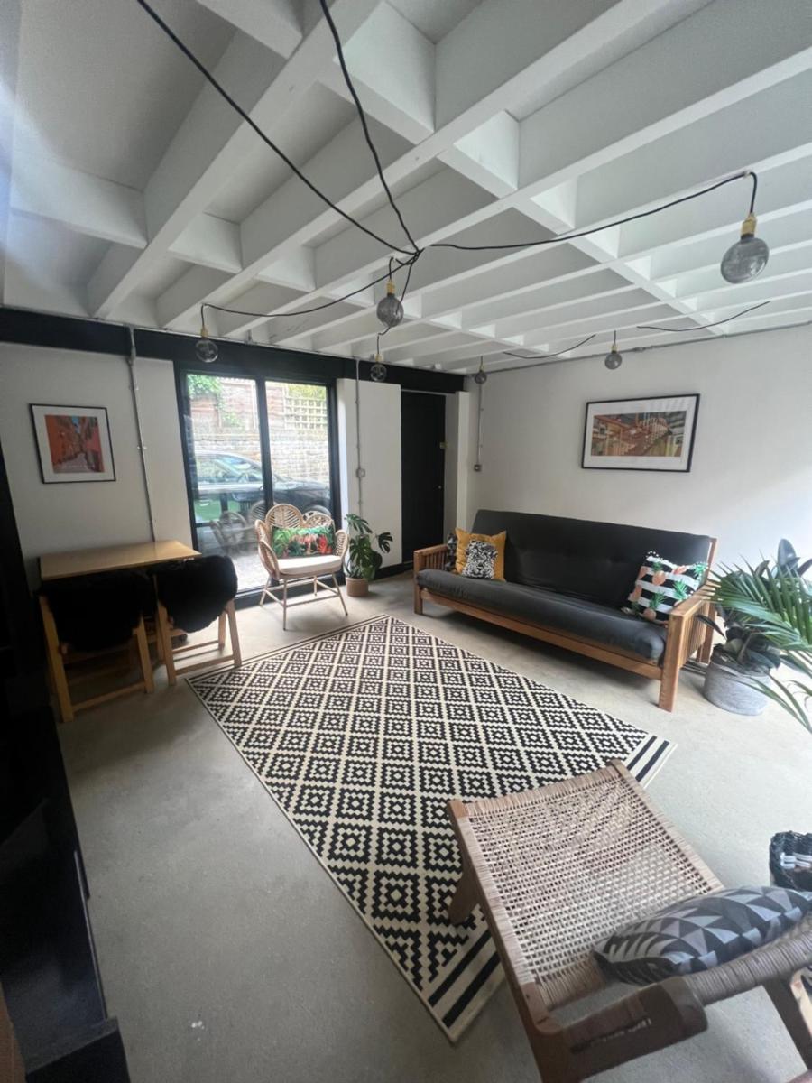 Private room in Mews house - Housity