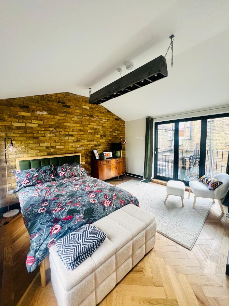 Private room in Mews house - Housity