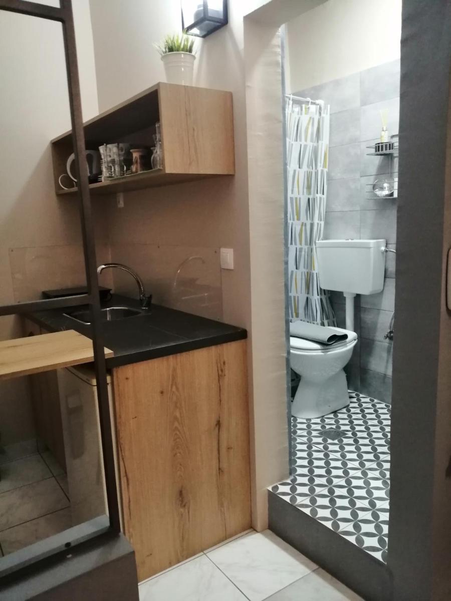 Hotel Efyra - Housity