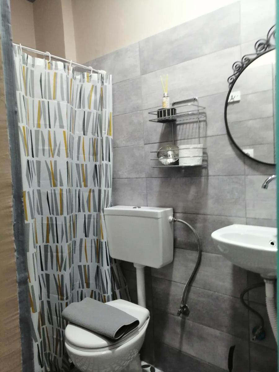 Hotel Efyra - Housity