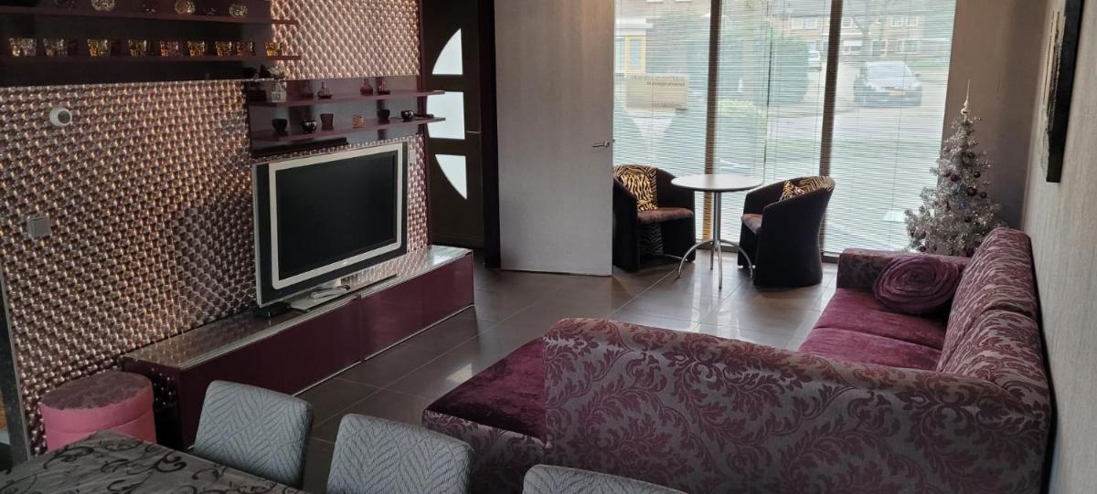 Luxe Gastenverblijf ERA Studio's - Housity