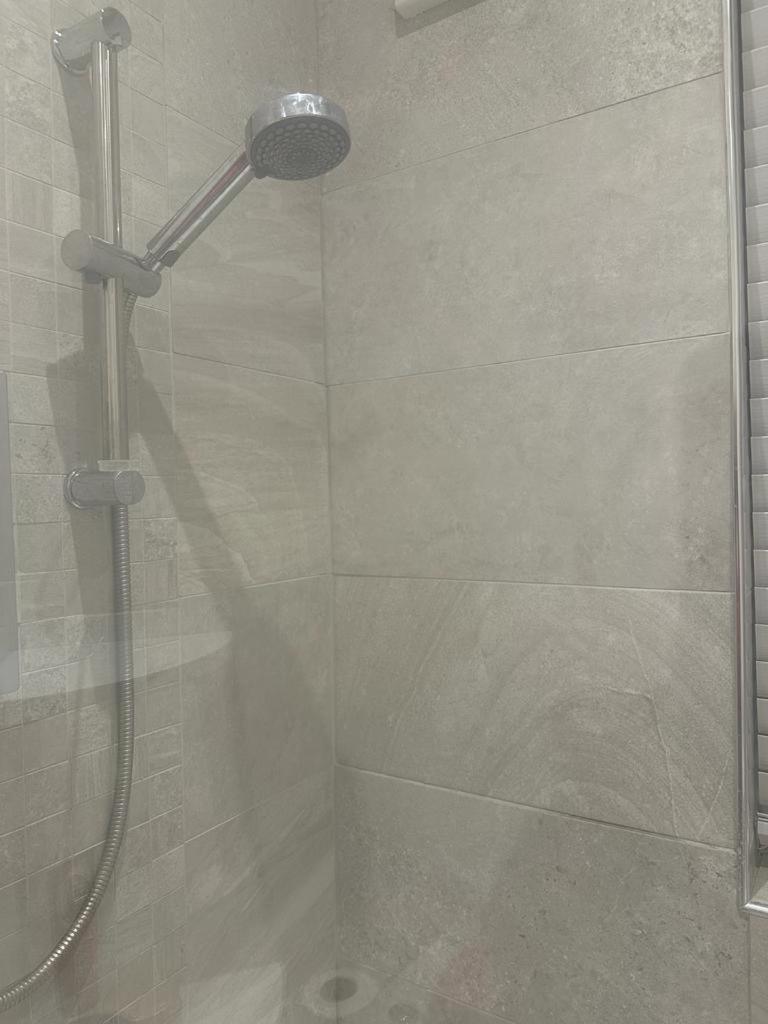 Modern Room in Kingston Upon Hull - Housity
