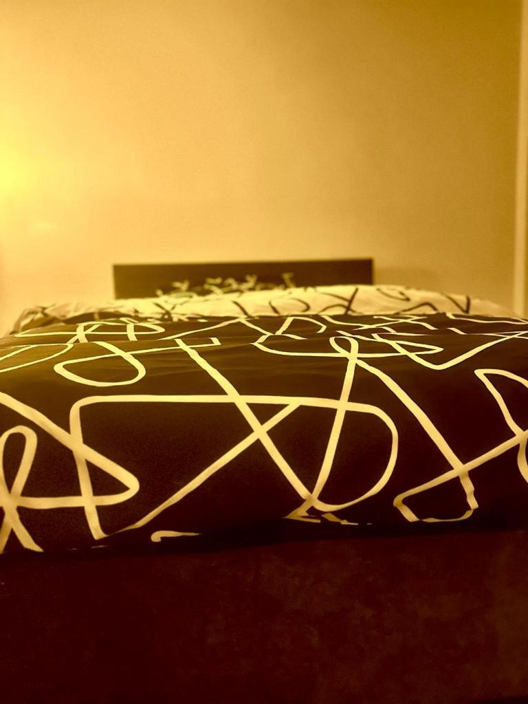 Modern Room in Kingston Upon Hull - Housity