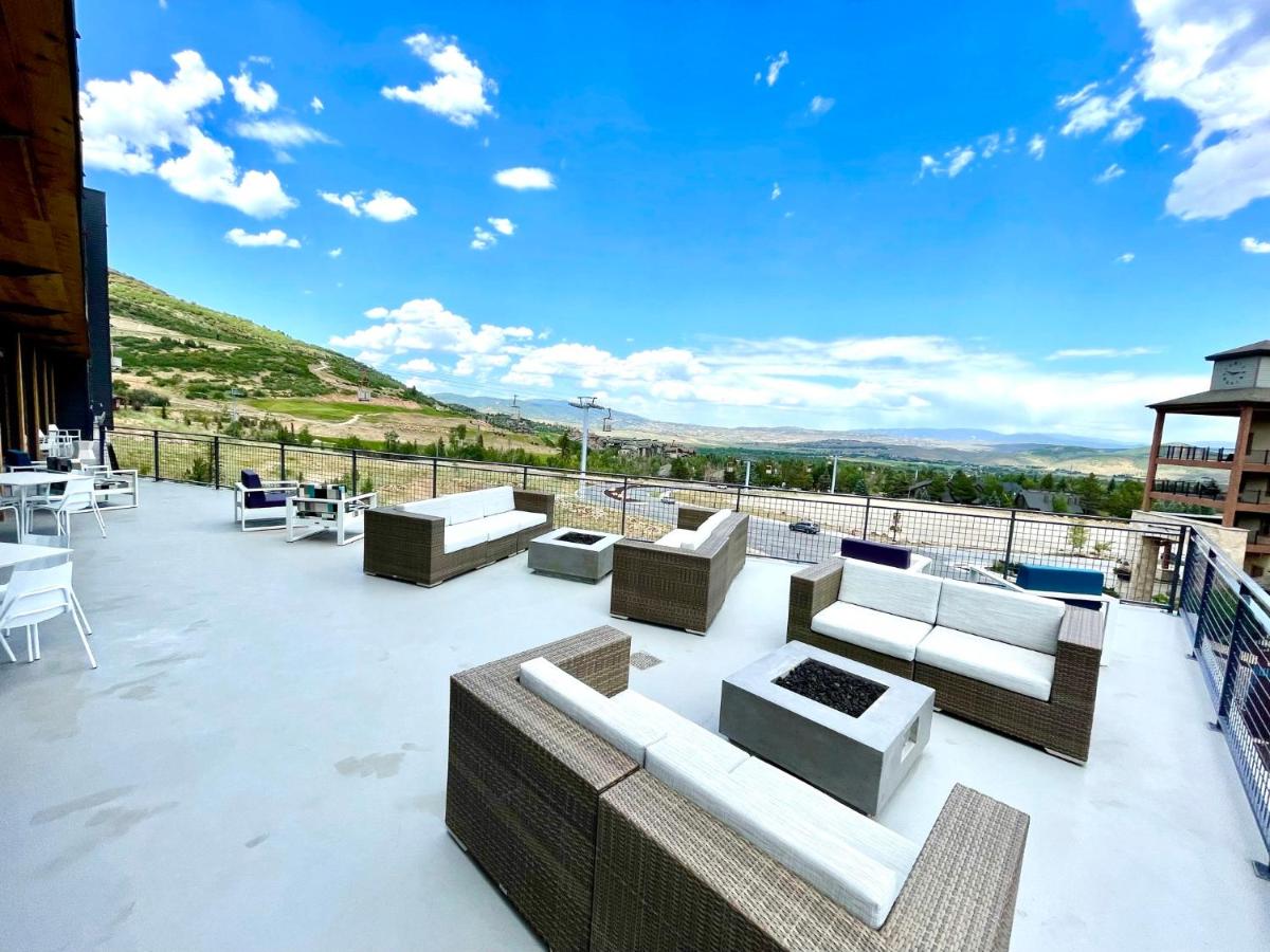 Modern ski in and out condo hotel at YotelPAD - Housity