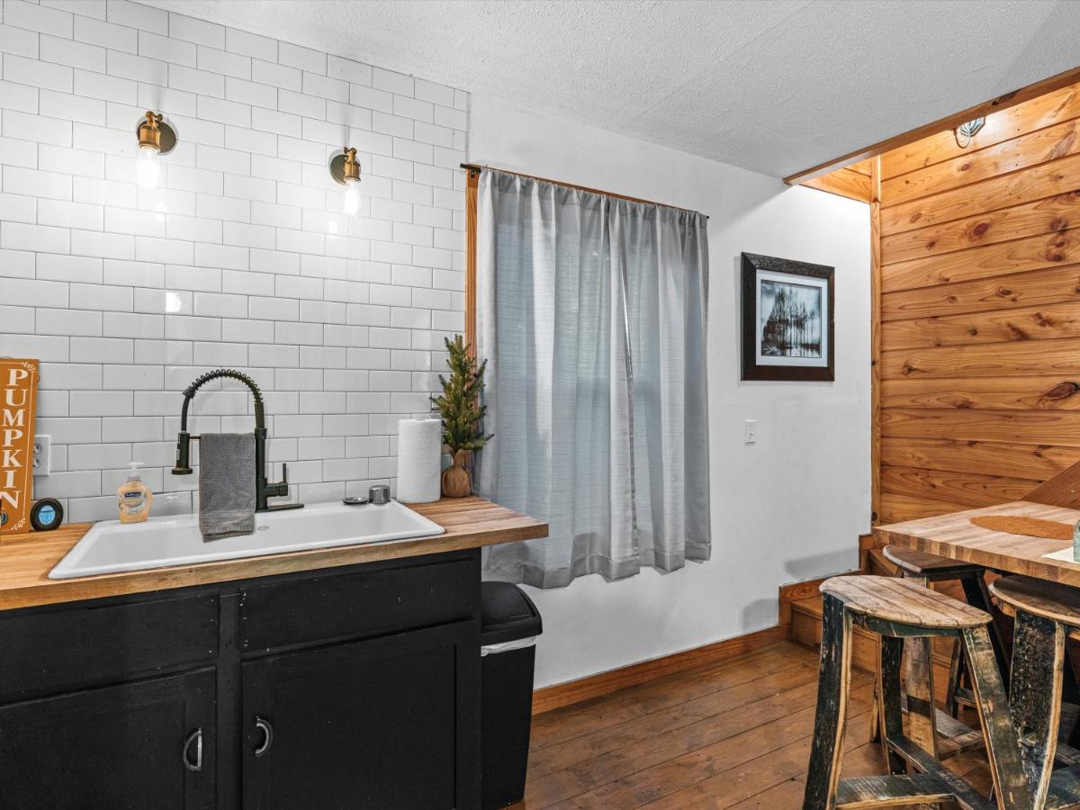 Nolin Cabin Experience w/ Hot Tub - Housity