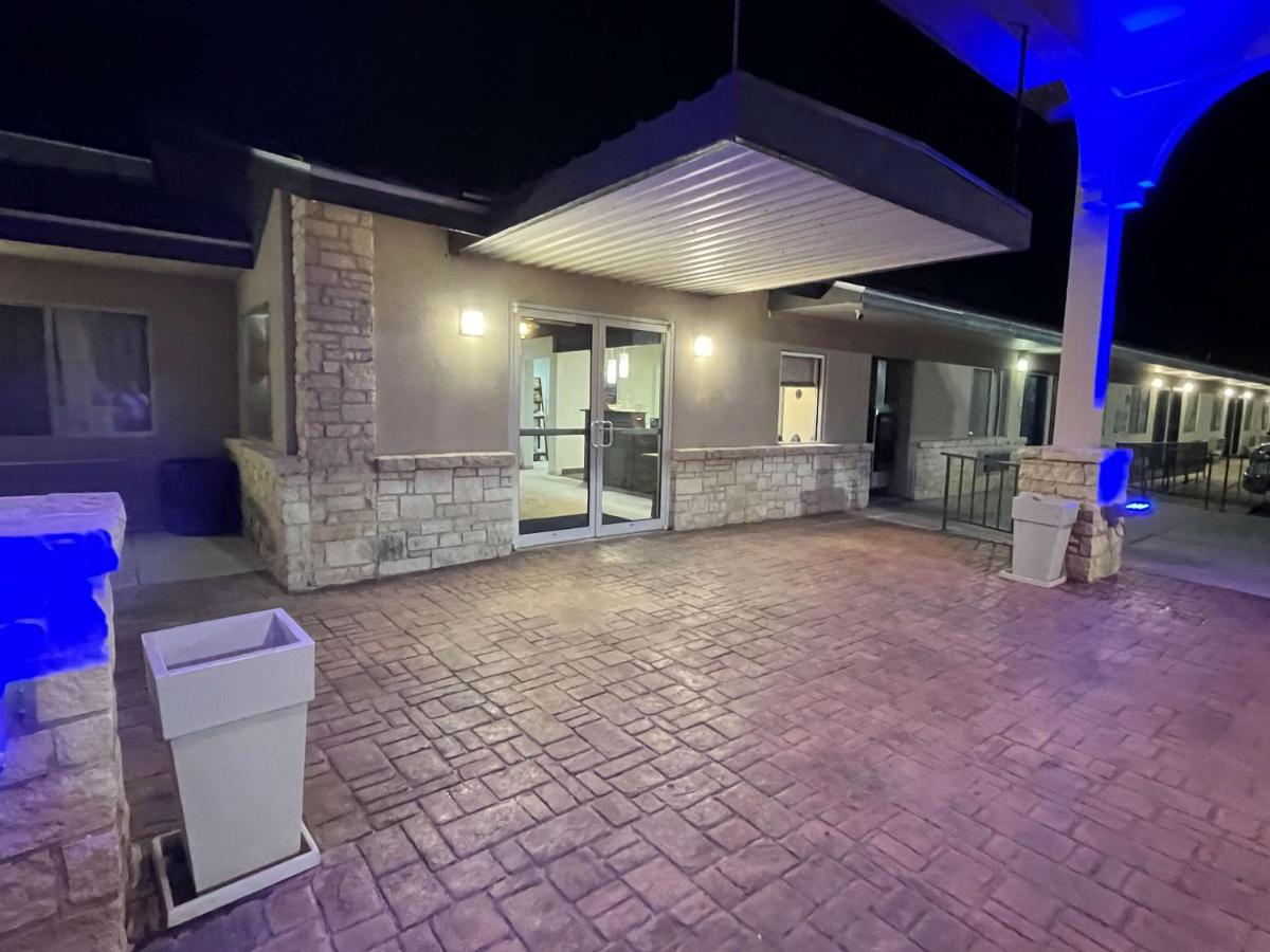 Motel 6 Junction, TX Llano River - Housity