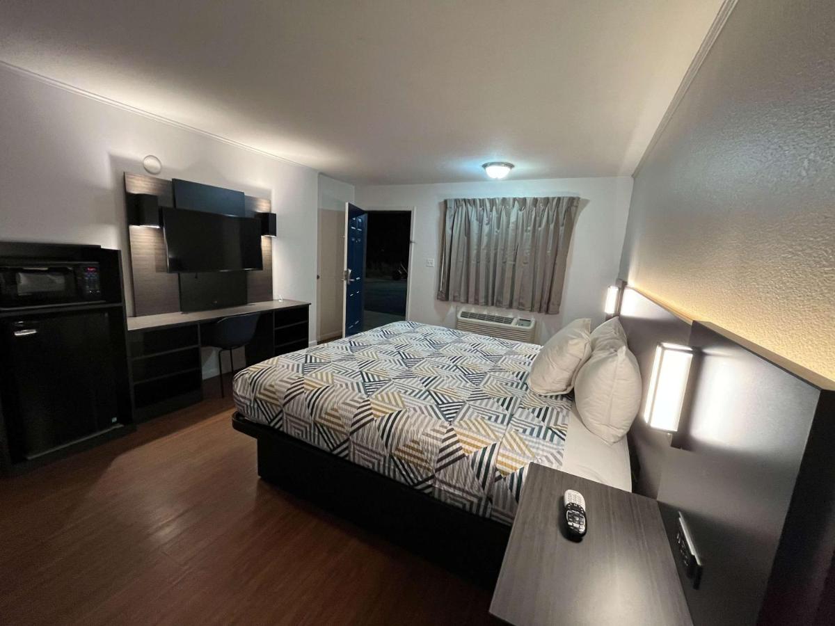 Motel 6 Junction, TX Llano River - Housity