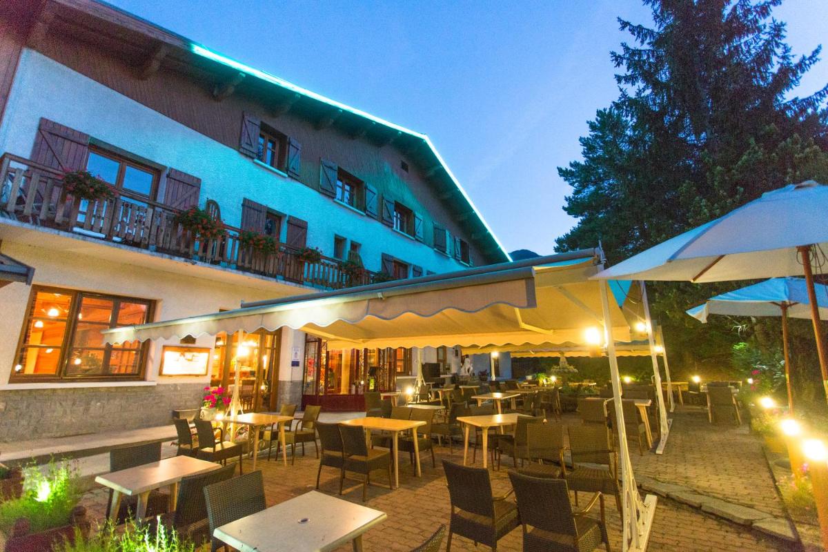 Restaurant ou autre lieu de restauration dans l'établissement Logis Hôtel Les Peupliers