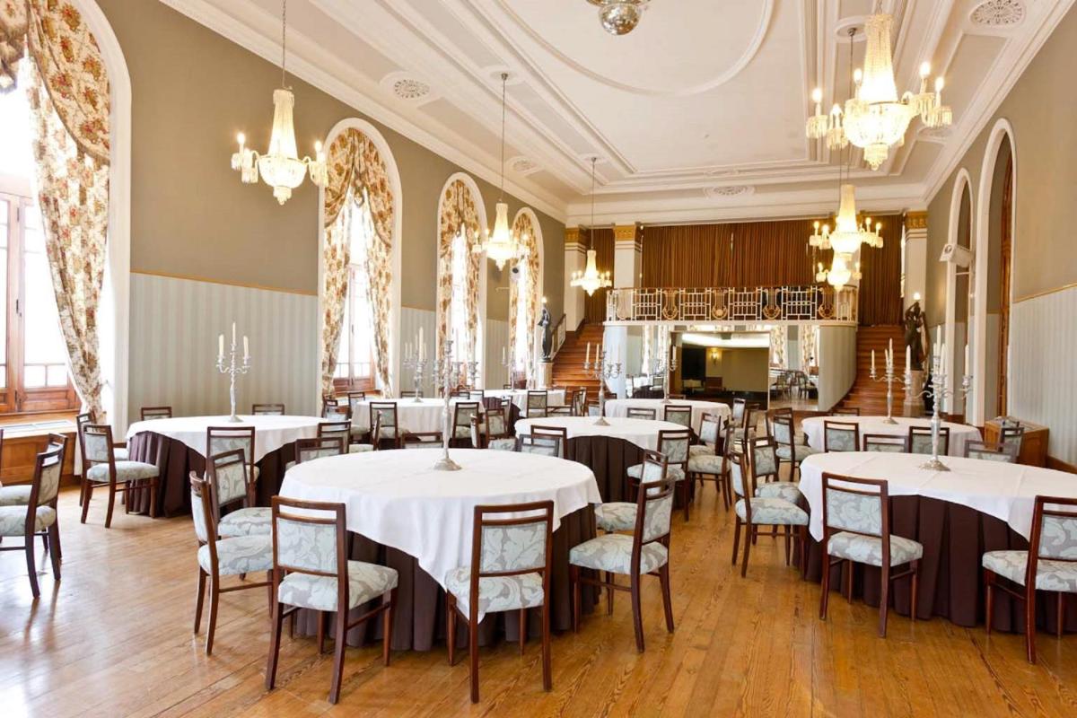 Um restaurante ou outro lugar para comer em Curia Palace Hotel & Spa